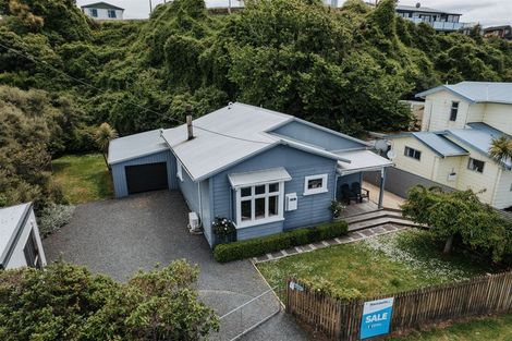 Photo of property in 14 Moana Street, Kaka Point, 9271