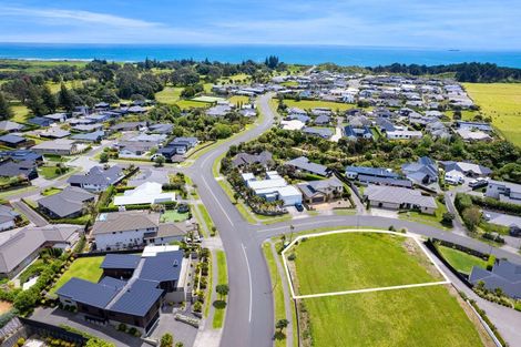 Photo of property in 2 Vardon Way, Waiwhakaiho, New Plymouth, 4312