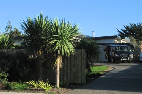 Photo of property in 28a Rangihiroa Street, Waikanae Beach, Waikanae, 5036