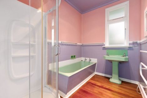 Photo of property in 4 Rosehill Road, Macandrew Bay, Dunedin, 9077
