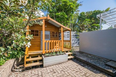 Photo of property in 39 Solar Road, Glen Eden, Auckland, 0602