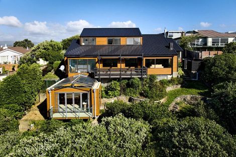 Photo of property in 93 Seaview Road, Paremata, Porirua, 5024