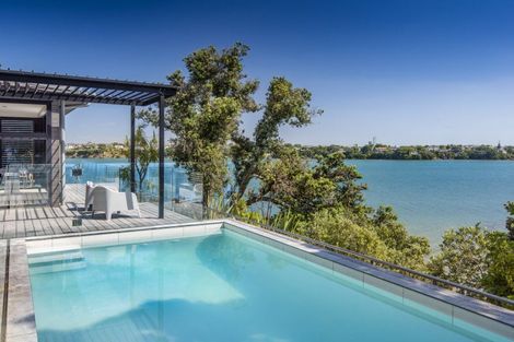 Photo of property in 10a First Avenue, Stanley Point, Auckland, 0624