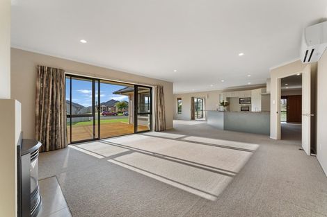 Photo of property in 2 Varsity Heights, Fitzherbert, Palmerston North, 4410