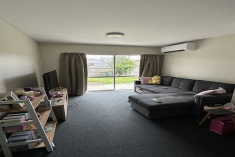 Photo of property in 2/242 Great North Road, Henderson, Auckland, 0612