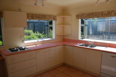 Photo of property in 14 Pekanga Road, Normandale, Lower Hutt, 5010