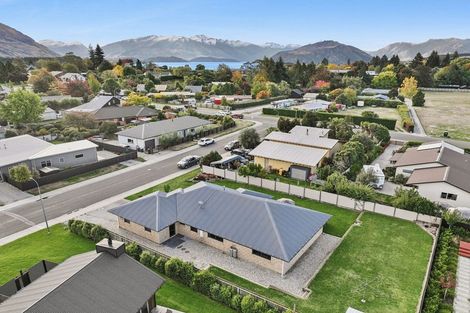 Photo of property in 1 Coromandel Street, Wanaka, 9305