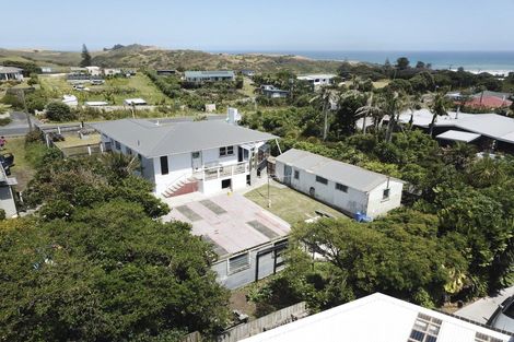Photo of property in 32 Ripiro Drive, Baylys Beach, Dargaville, 0377