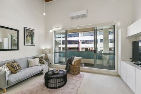 Photo of property in Metro Apartments, 220u4 Thorndon Quay, Pipitea, Wellington, 6011