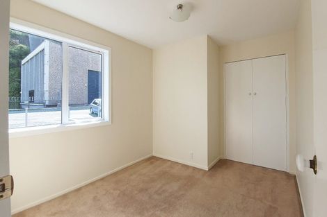 Photo of property in 2 Hawkhurst Road, Lyttelton, 8082