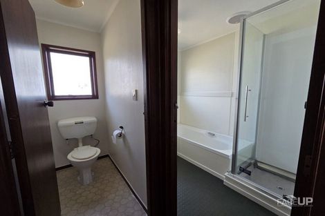 Photo of property in 2/4 Louise Place, Browns Bay, Auckland, 0630
