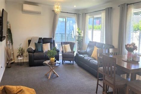 Photo of property in 19 Mooring Close, Whitby, Porirua, 5024