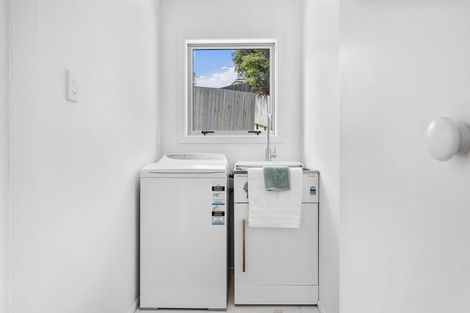Photo of property in 3 Micawber Place, Mellons Bay, Auckland, 2014