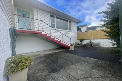 Photo of property in 35 Pokohiwi Road, Normandale, Lower Hutt, 5010