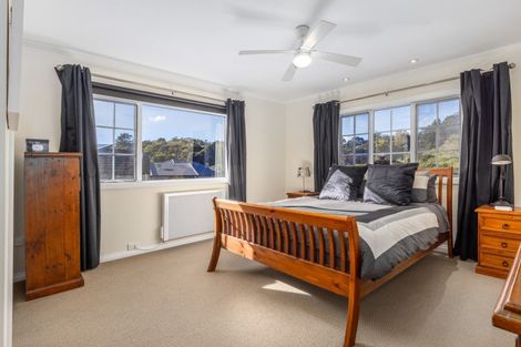 Photo of property in 7 Tararua Close, Aotea, Porirua, 5024