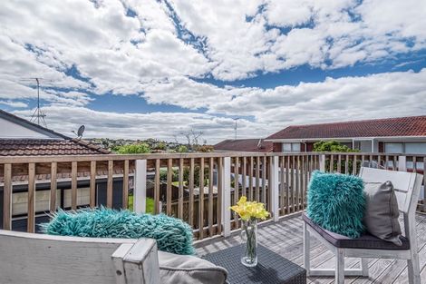 Photo of property in 1/23 Quebec Road, Milford, Auckland, 0620