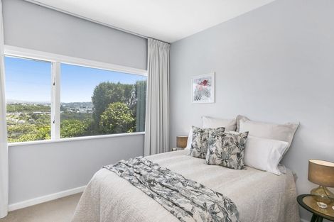 Photo of property in 114 Nevay Road, Karaka Bays, Wellington, 6022