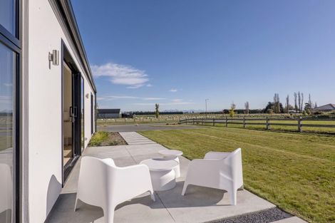 Photo of property in 14 Village Green Drive, Huntingdon, 7774