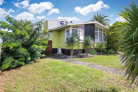 Photo of property in 3 Crompton Road, Massey, Auckland, 0614