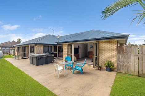 Photo of property in 5 Ernest Shackleton Place, Waiuku, 2123
