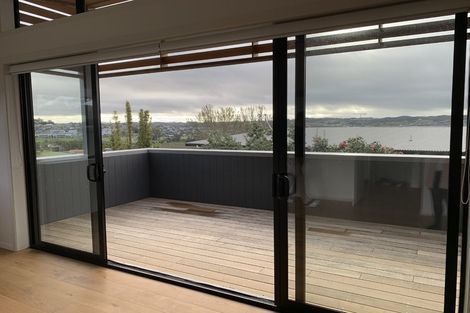 Photo of property in 6 Moffat Road, Red Beach, 0932