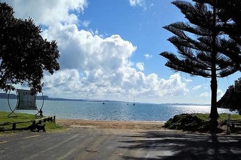 Photo of property in 25 Whenuateitei Crescent, Stanmore Bay, 0932
