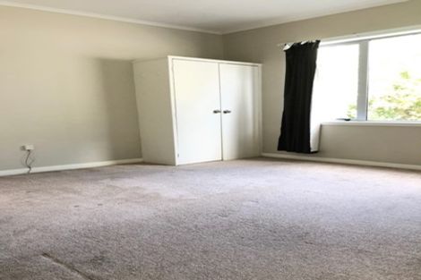 Photo of property in 18 Newington Road, Henderson, Auckland, 0612