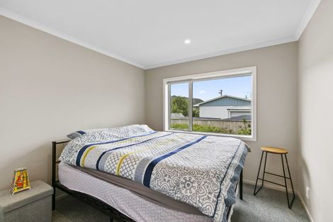 Photo of property in 15 Henrietta Maxwell Grove, Wainuiomata, Lower Hutt, 5014