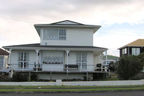 Photo of property in 422 Old Te Atatu Road, Te Atatu Peninsula, Auckland, 0610