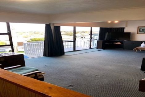 Photo of property in 1/52 Seaview Road, Castor Bay, Auckland, 0620