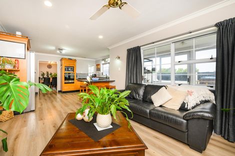 Photo of property in 6 Grange Place, Milson, Palmerston North, 4414