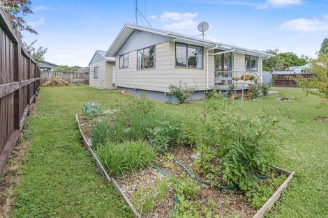 Photo of property in 86 Oakfield Crescent, Pukete, Hamilton, 3200