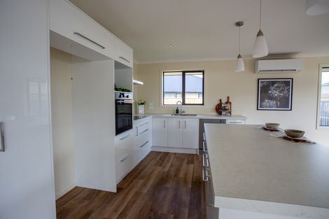 Photo of property in 7 Devon Lane, Carterton, 5713