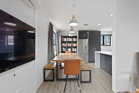Photo of property in 6 Hamblyn Place, Ranui, Auckland, 0612