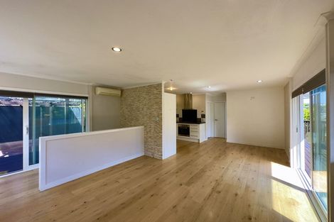 Photo of property in 2/49 Archers Road, Hillcrest, Auckland, 0629