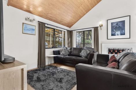 Photo of property in 25 Longfellow Parade, Glen Eden, Auckland, 0604