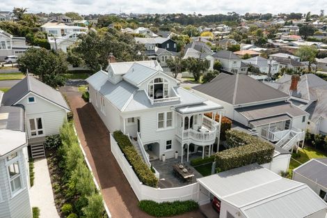 Photo of property in 31 Richmond Avenue, Northcote Point, Auckland, 0627