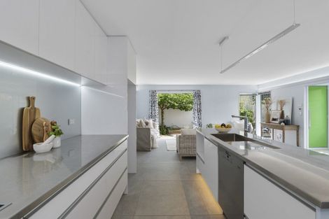 Photo of property in 64 Hewitts Road, Merivale, Christchurch, 8014