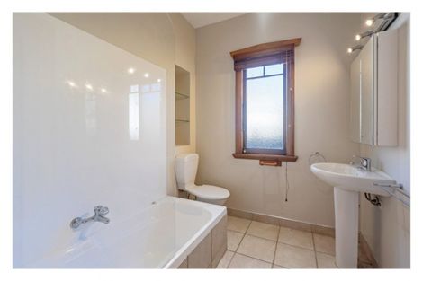 Photo of property in 19 Tahunanui Drive, Tahunanui, Nelson, 7011