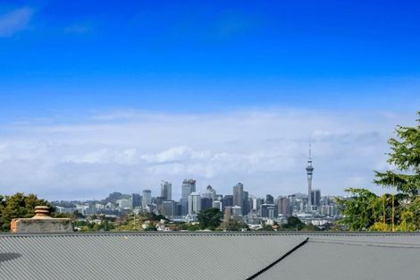Photo of property in 1/37 Holland Road, Hillcrest, Auckland, 0627