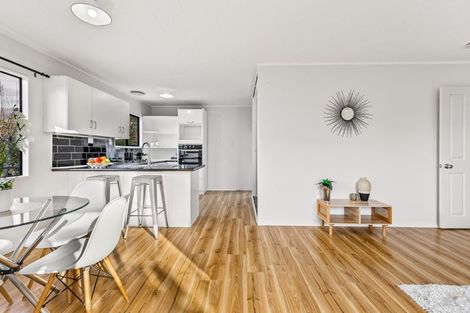 Photo of property in 12 Cameron Place, Ranui, Auckland, 0612