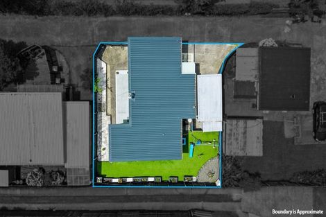 Photo of property in 2/176 Henderson Valley Road, Henderson, Auckland, 0612