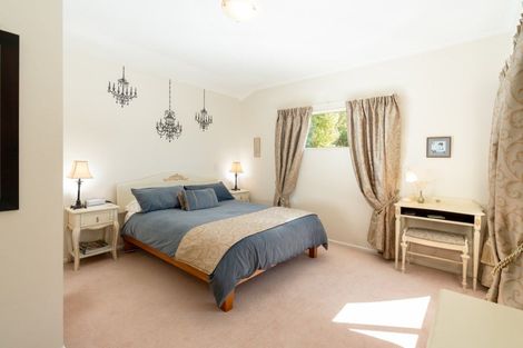Photo of property in 2 Derry Hill, Churton Park, Wellington, 6037