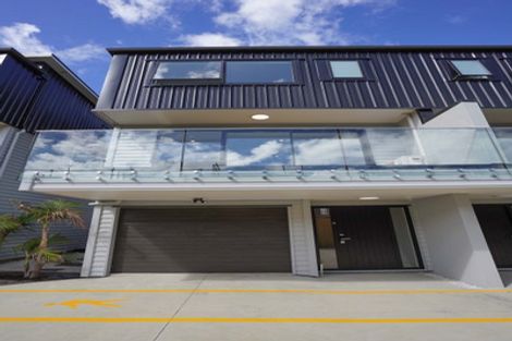 Photo of property in 4/19 Kingdale Road, Henderson, Auckland, 0610