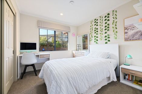 Photo of property in 15 Graven Court, Henderson, Auckland, 0612