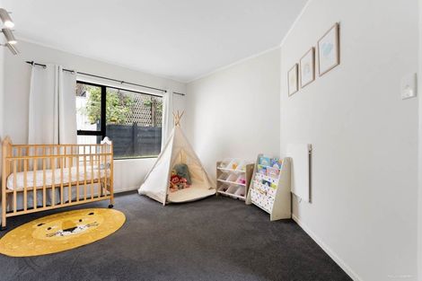 Photo of property in 4 Raphael Place, West Harbour, Auckland, 0618