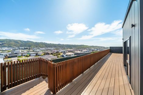 Photo of property in 16 Te Hoiere Street, Aotea, Porirua, 5024