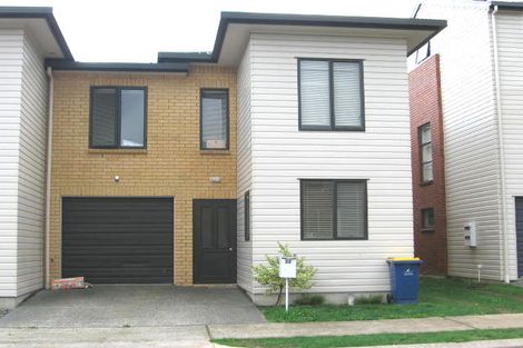 Photo of property in 22 Verdale Circle, Glen Eden, Auckland, 0602