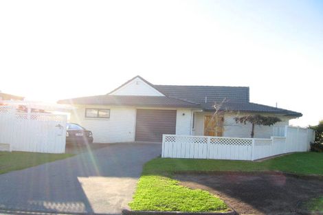 Photo of property in 2/16 Rakaia Rise, Clover Park, Auckland, 2019