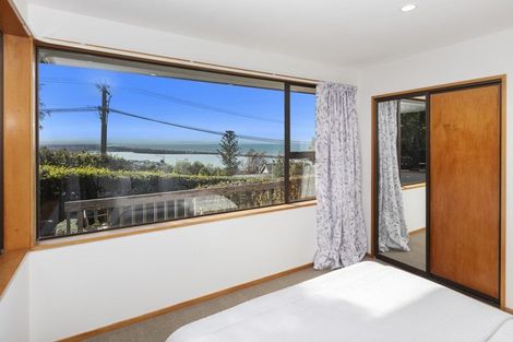 Photo of property in 127 Moncks Spur Road, Redcliffs, Christchurch, 8081